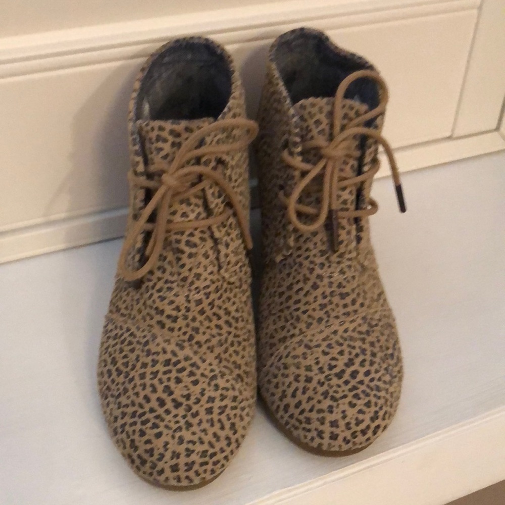 Tom’s shoes size 6.5